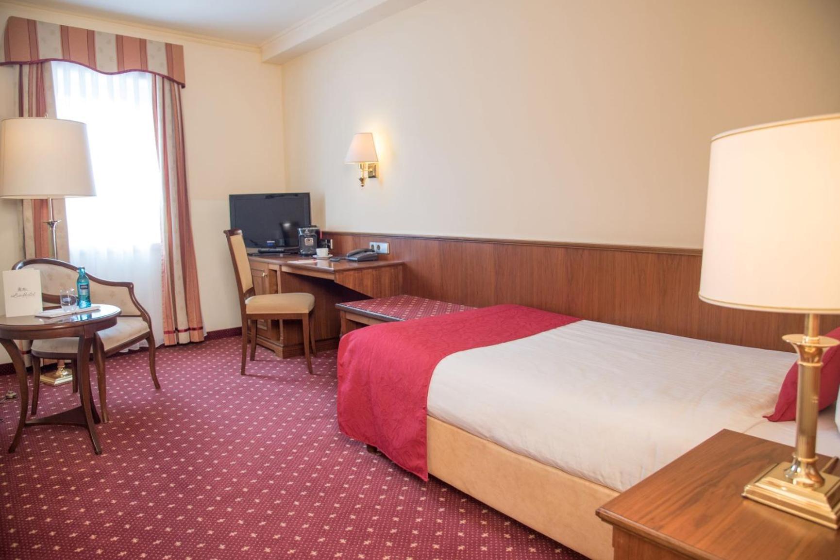 Landhotel Zum Hessenpark Neu-Anspach Exterior photo